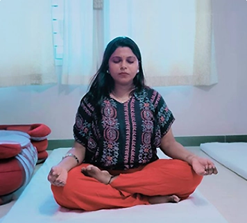 Anita Anbalagan, certified sound healer at Satvat Holistics offering wellness therapy in Mumbai