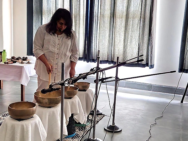 Clear sound meditation technique to improve mental focus, emotional clarity, and calmness.