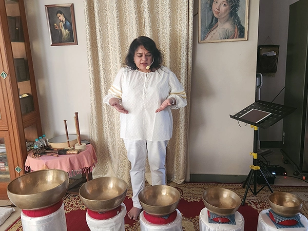 Organizers conduct a group gong bath session for employees to improve workplace wellness and focus