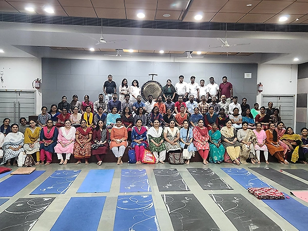 Group picture at Chettinad Hari showcasing healing and wellness through sound energy.