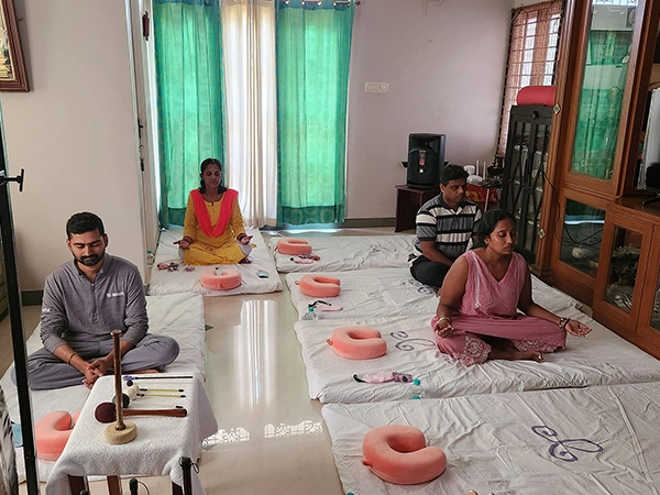 Practitioners guide a mindful gong meditation experience cultivates focus, clarity, and inner peace