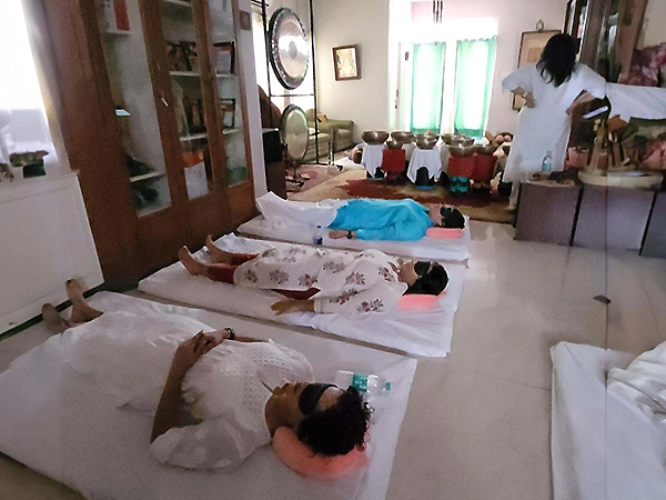 Natural group flow fosters harmonious energy sharing and collective peaceful mindfulness.