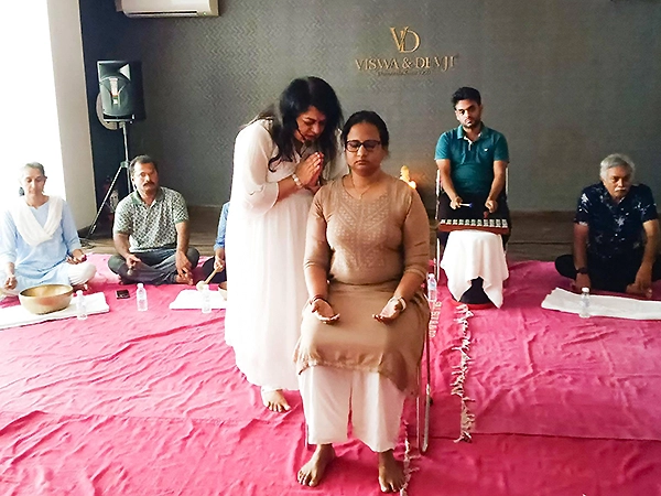 Seated stillness meditations in Chennai promoting clarity & deep mental calmness.