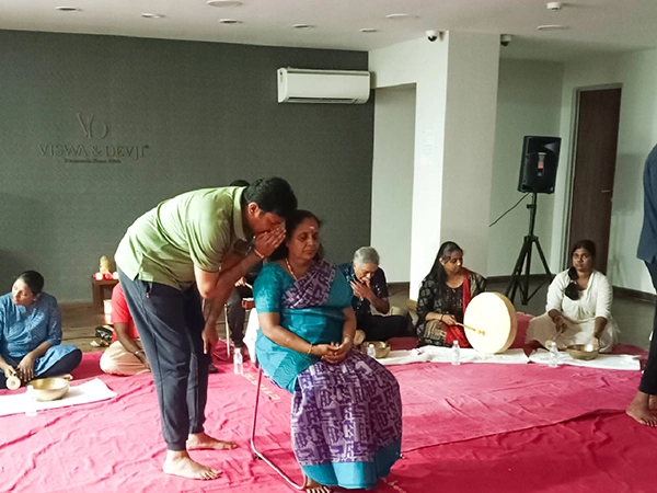 Trainers lead gong healing sessions focused on reducing stress and promoting deep mental relaxation