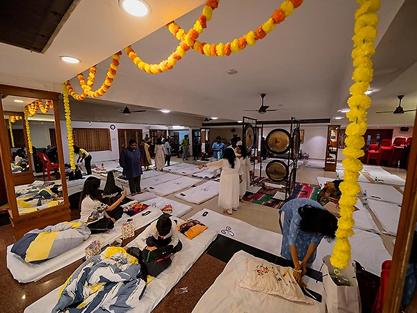 A calm therapy room radiating Zen energy, ideal for sound healing and mindfulness practices